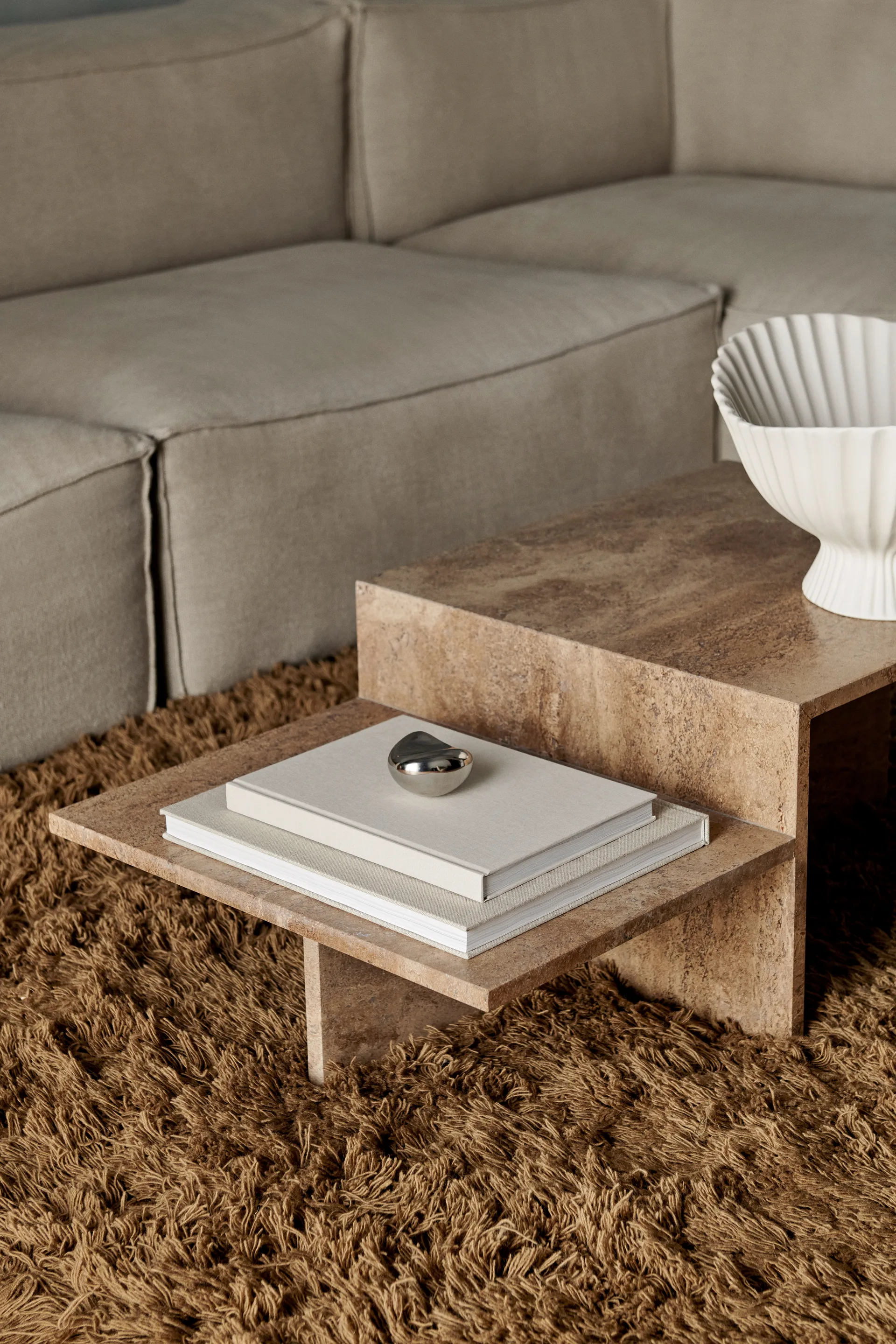 Distinct Couchtisch, Dark Brown Travertine Ferm Living