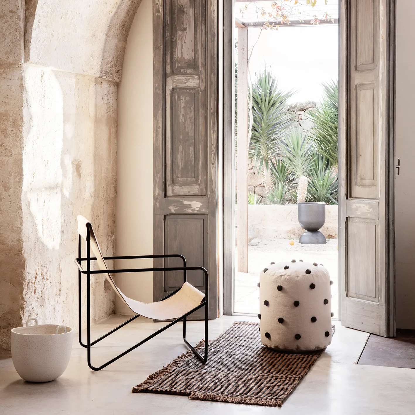 Dot Pouf Sitzkissen Ø39cm, Sand-black Ferm Living