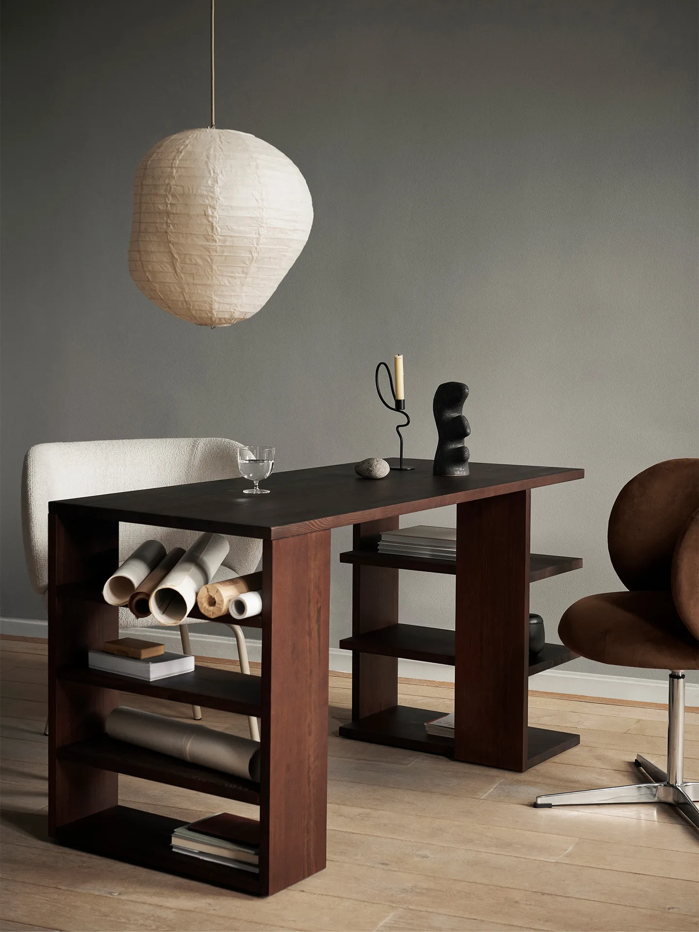 Edre Schreibtisch 137x65x73,5 cm, Dark Stained Pine Ferm Living