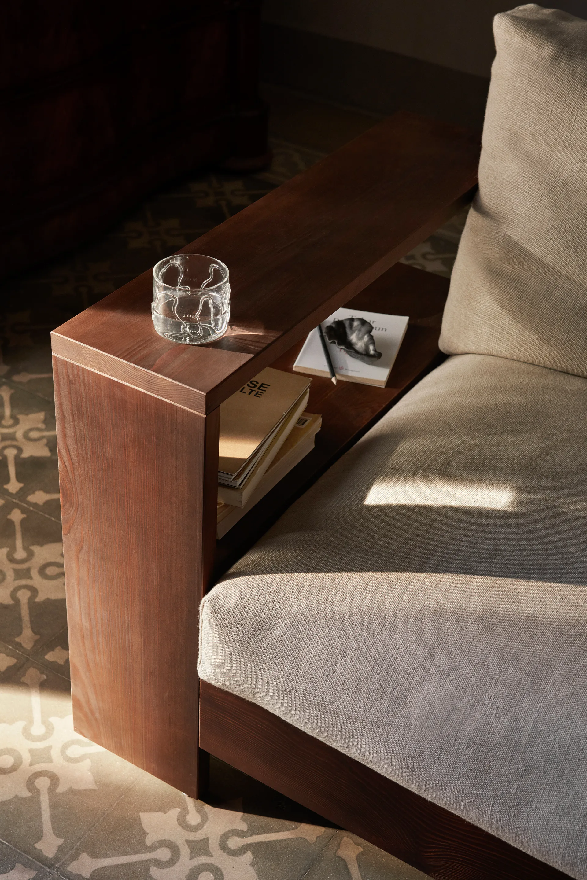 Edre Sofa classic linen, Dark Stained-Natural Ferm Living