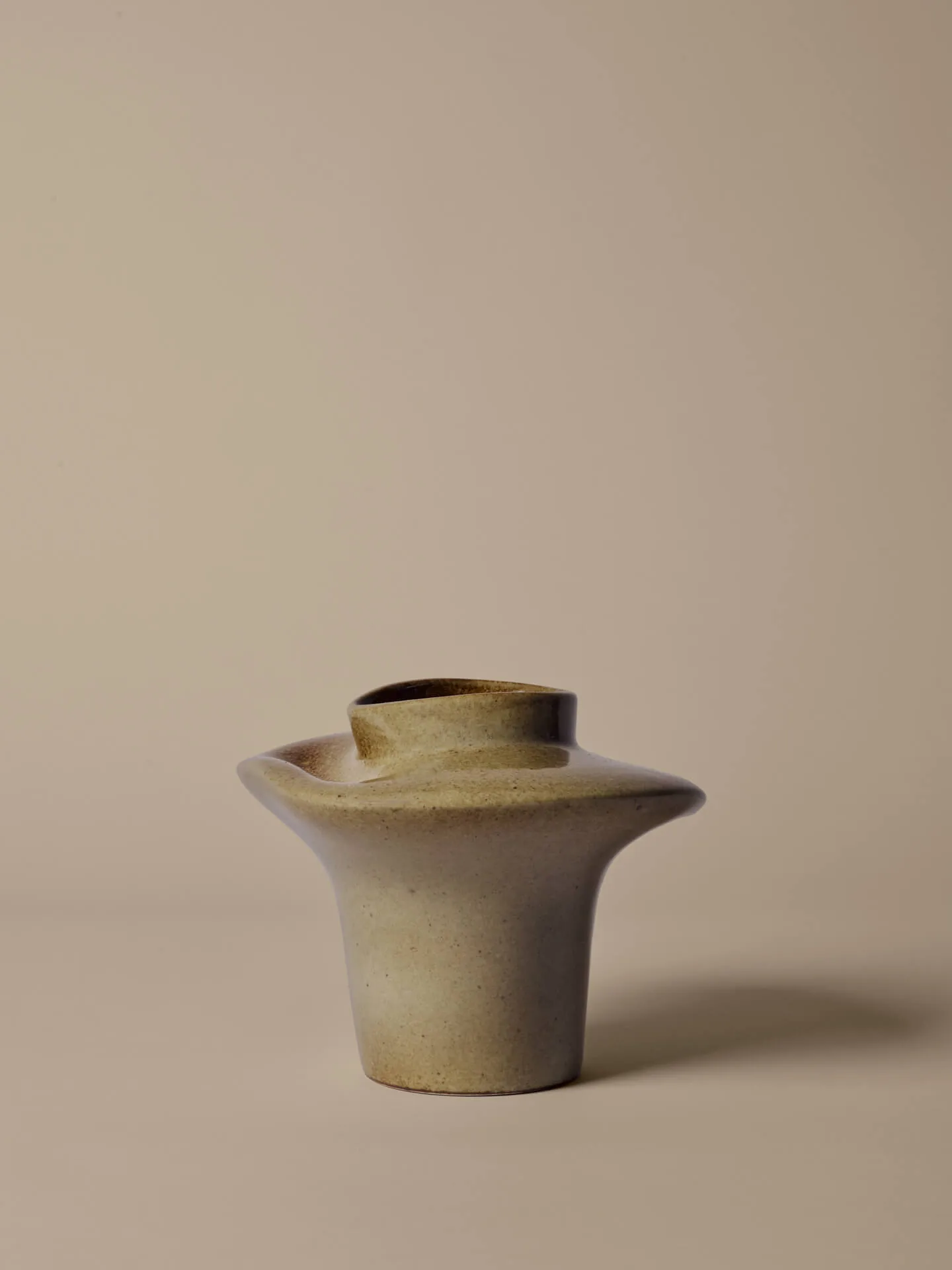 Evio Vase, Elm green, Ø25x22 cm Ferm Living