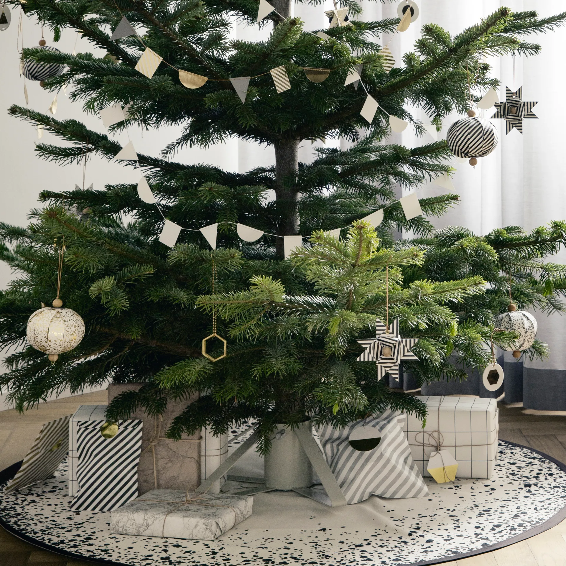 Ferm Living Weihnachtsbaumständer, Grau Ferm Living