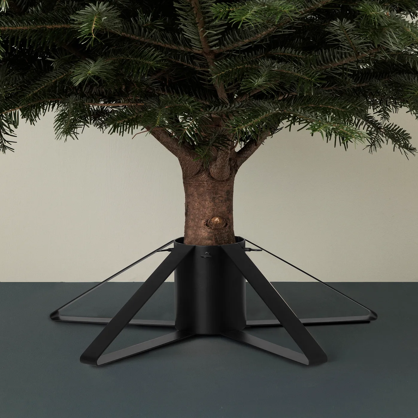 Ferm Living Weihnachtsbaumständer, Schwarz Ferm Living