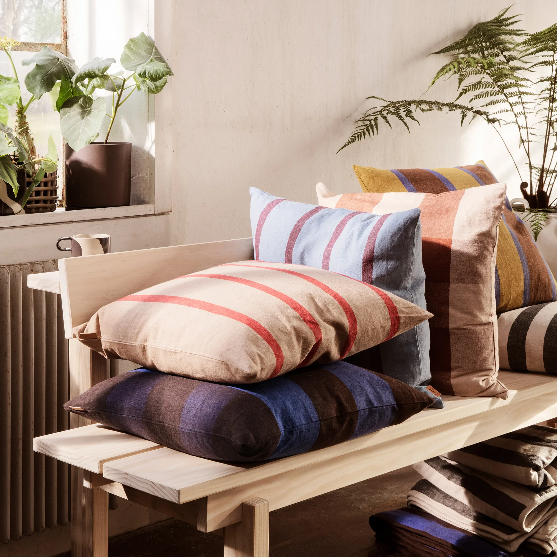 Grand Kissen 50 x 50cm, Chocolate-bright blue Ferm Living