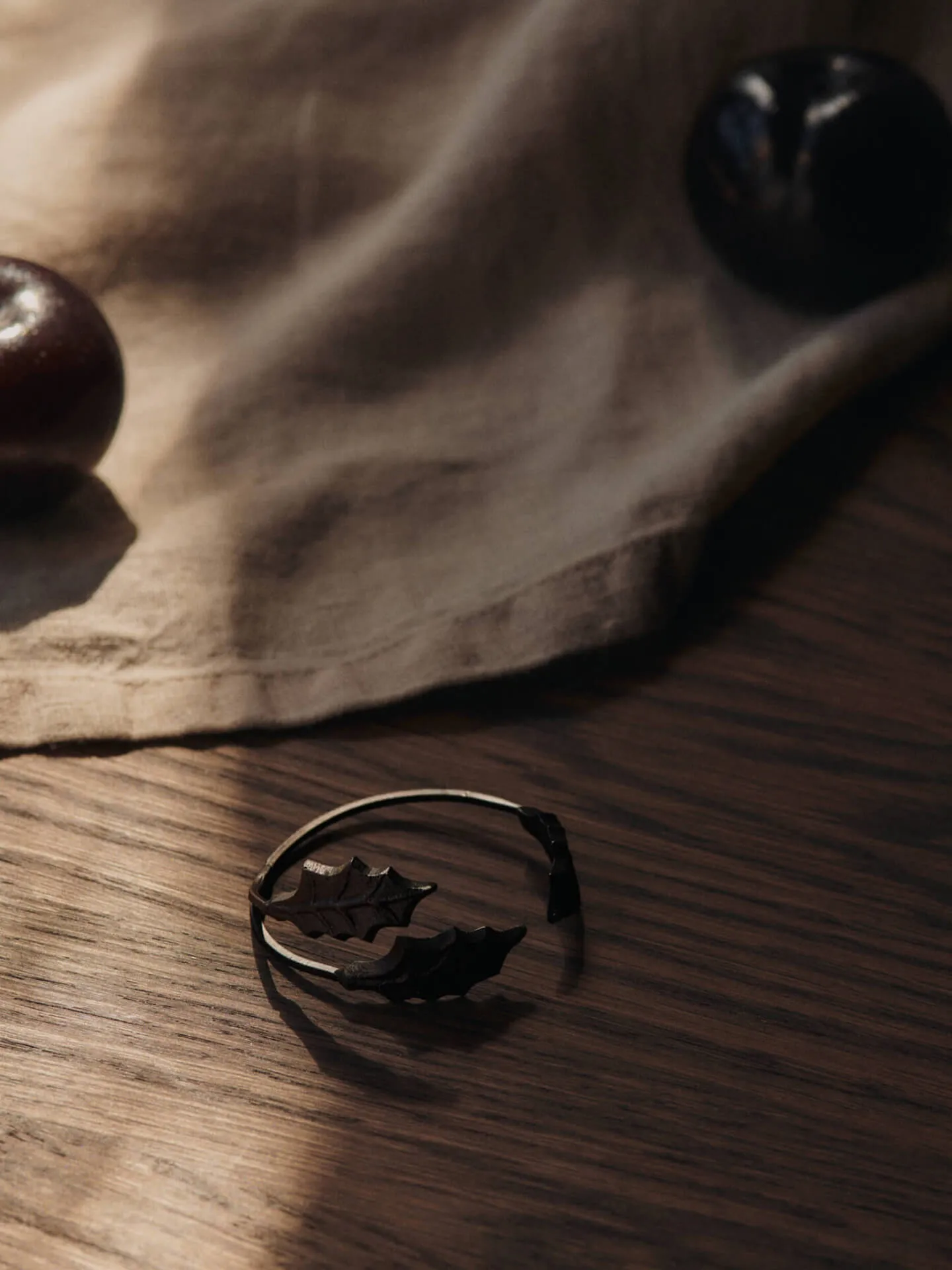 Holly leaf Serviettenring Ø5,3 cm 4er-Pack, Black Brass Ferm Living