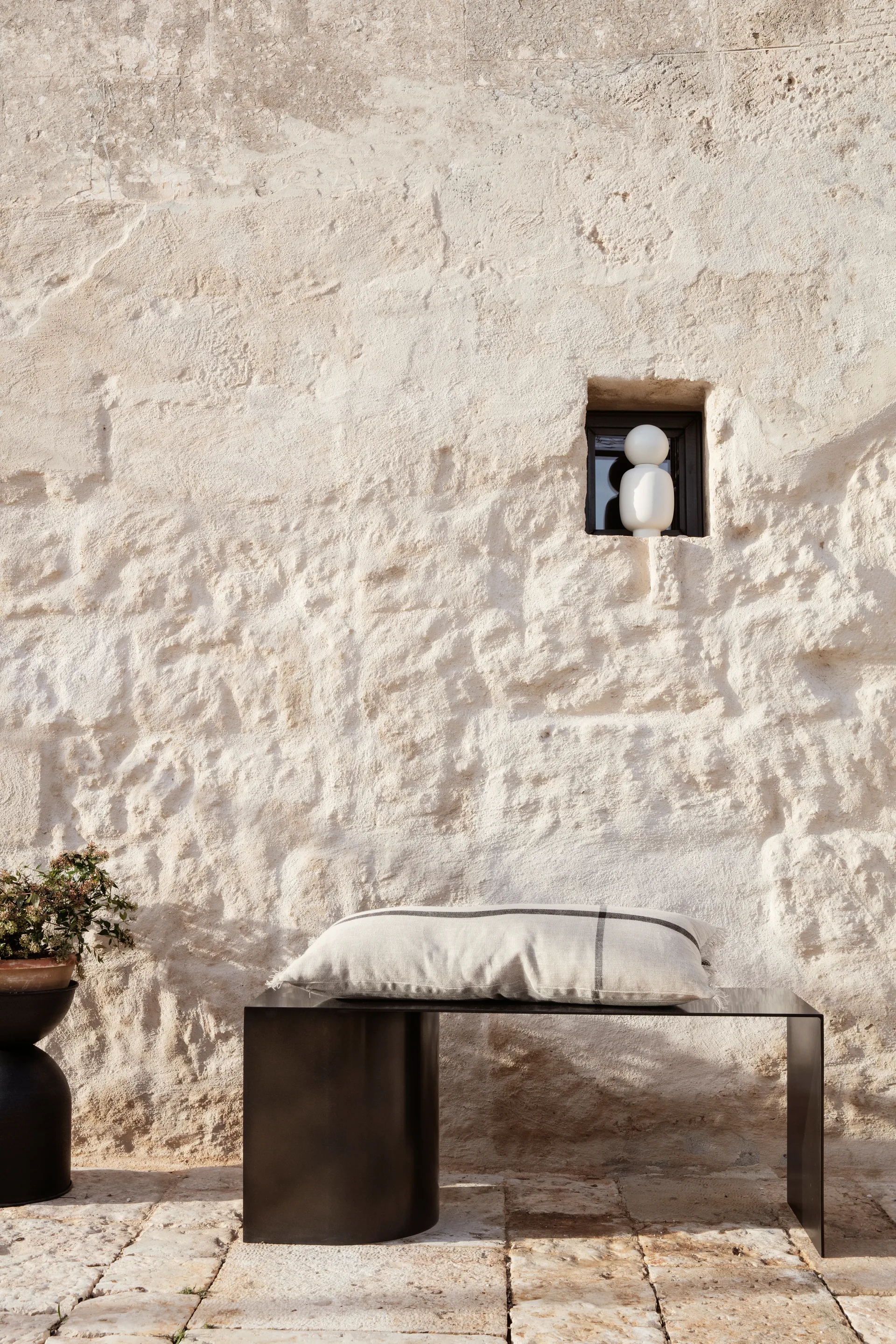 Hourglass Blumentopf klein Ø30 cm, Schwarz-dunkelgrau Ferm Living