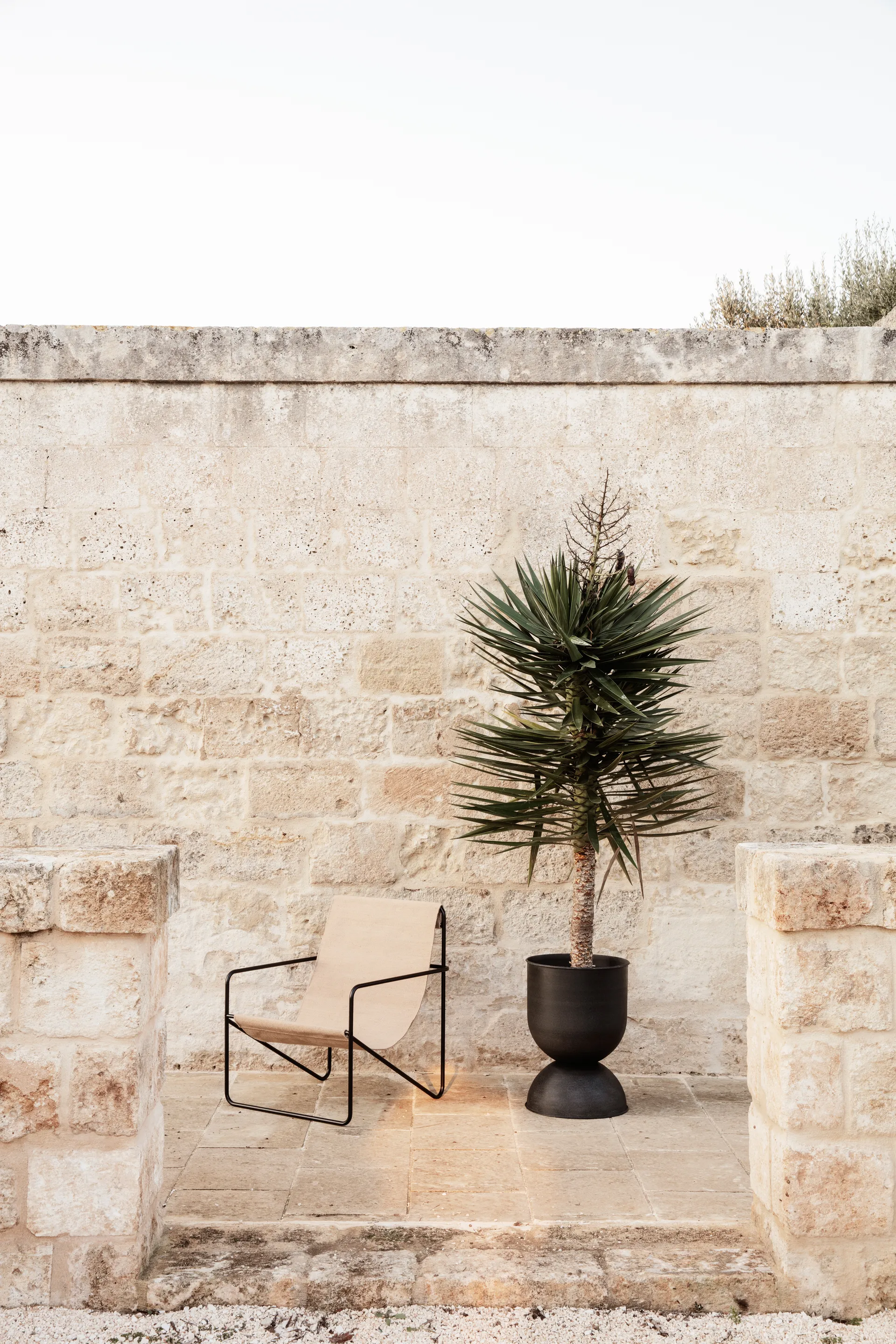 Hourglass Blumentopf medium Ø40 cm, Schwarz-dunkelgrau Ferm Living