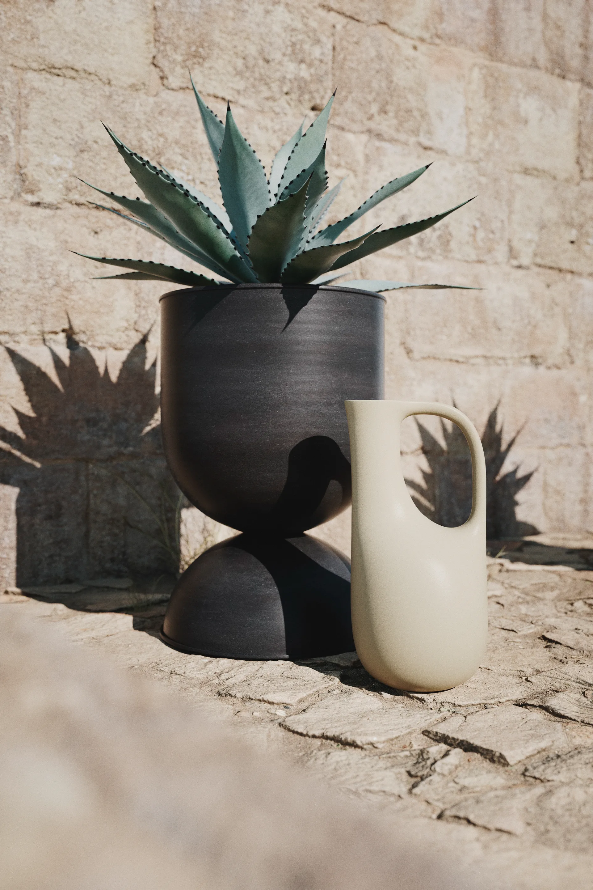 Hourglass Blumentopf medium Ø41 cm, Schwarz-dunkelgrau Ferm Living
