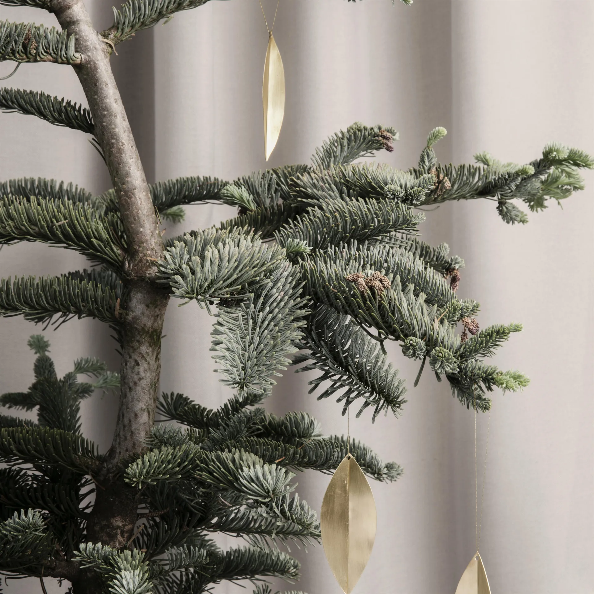 Leaf Weihnachtsbaumschmuck, Brass, 4er Pack Ferm Living