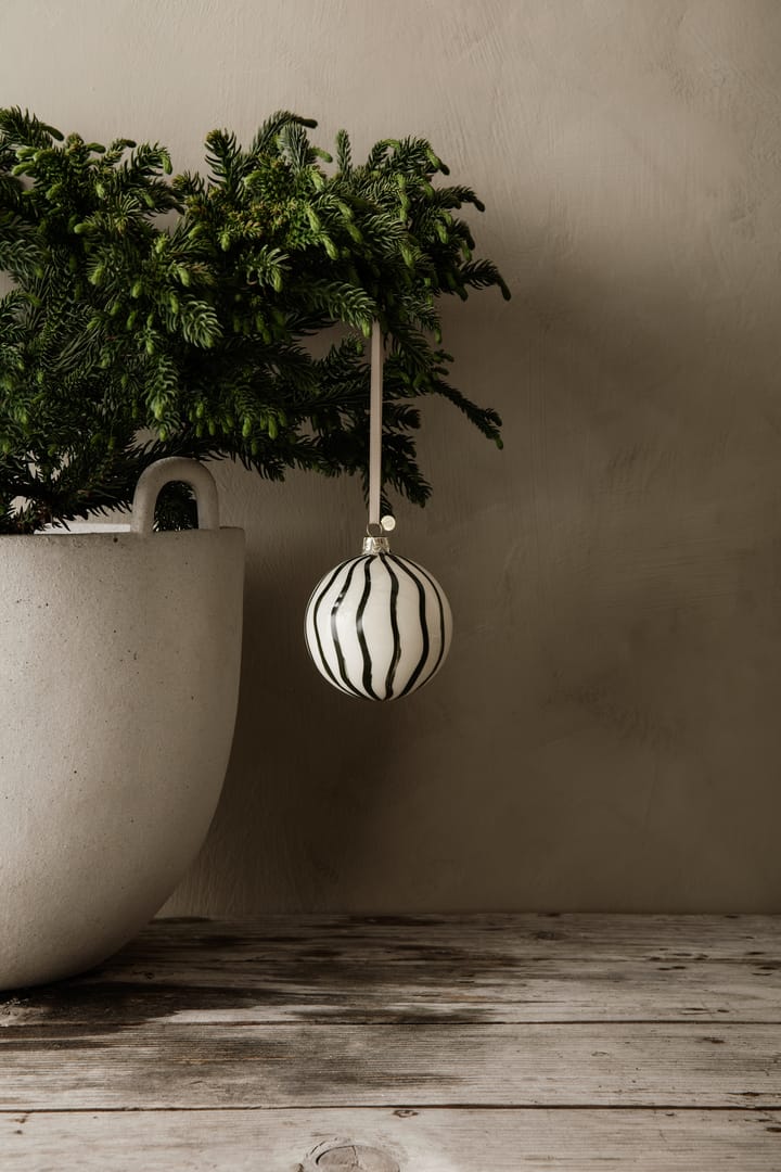 Lines Weihnachtskugel Ø8cm 4er Pack, Grün Ferm Living