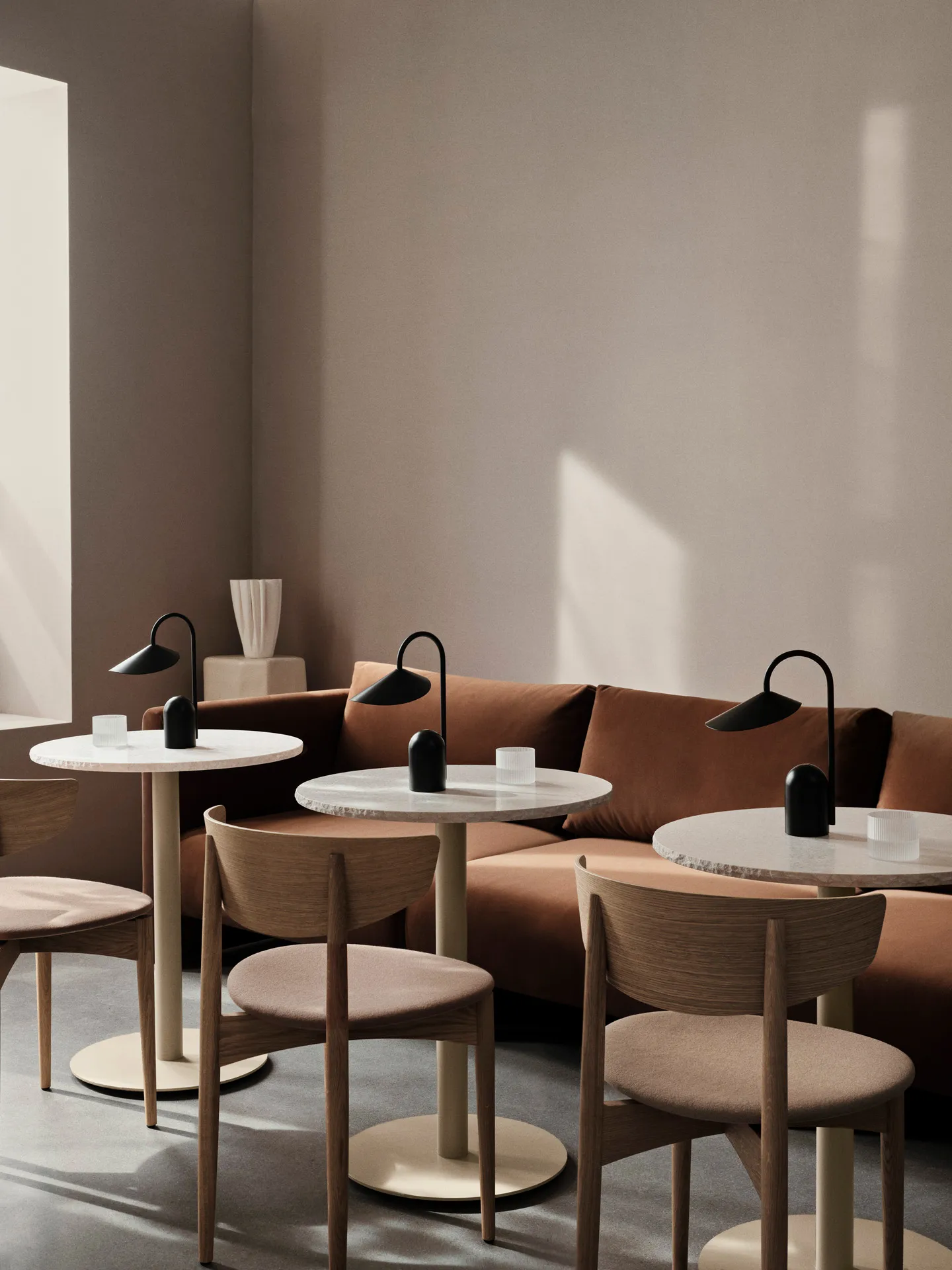 Mineral Café-Tisch, Bianco curia, cashmere Ferm Living