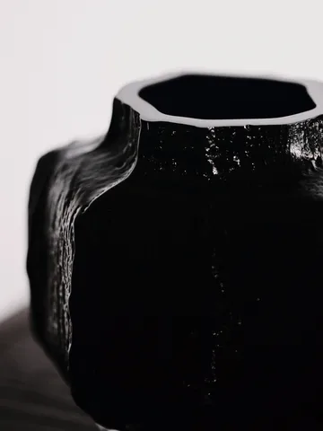 Mokuri Vase - Schwarz, 15 cm - Ferm Living