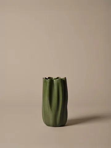 Nium Vase - Dark sage, 23 cm - Ferm Living