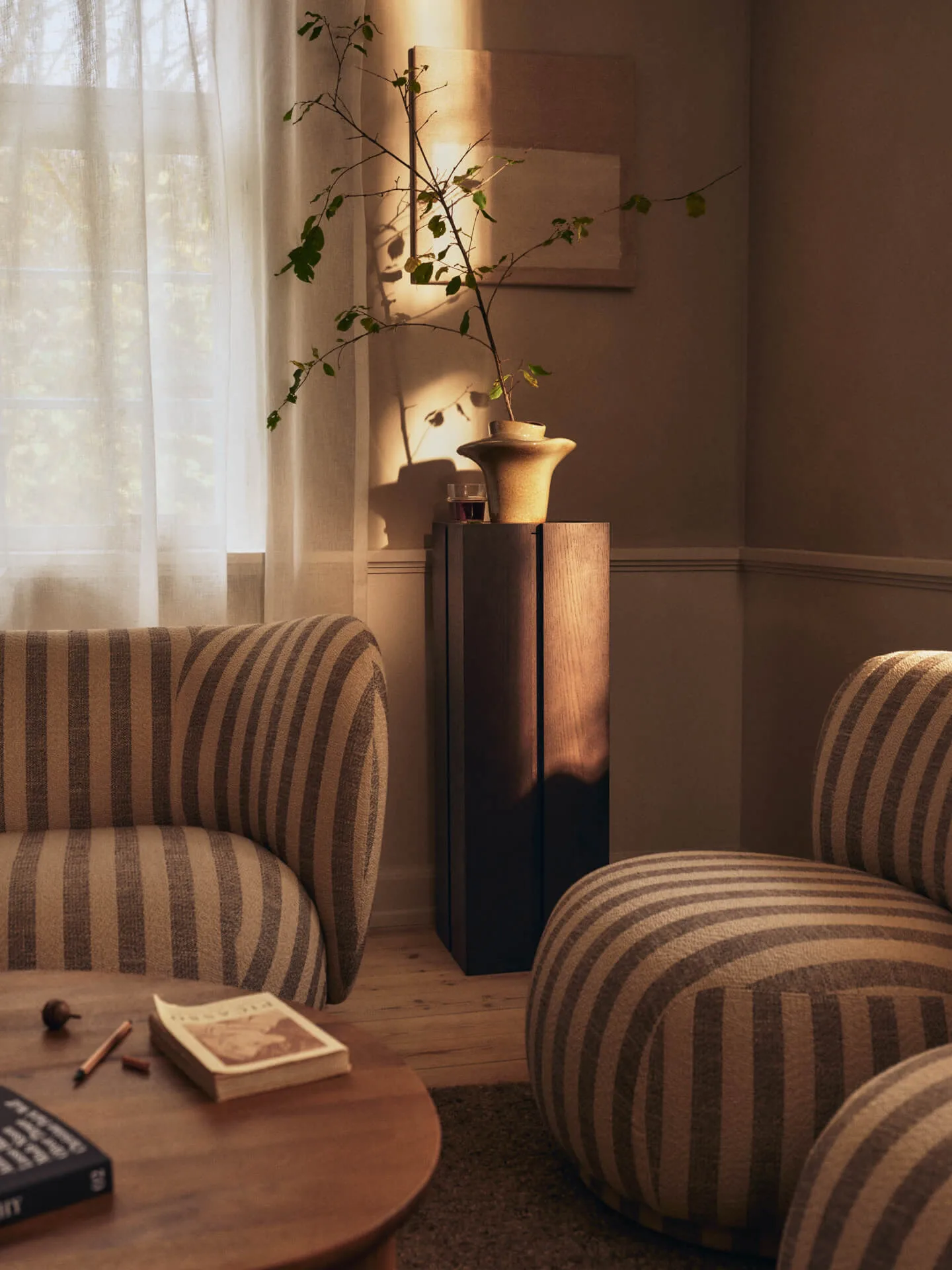 Parcel Sockel, Dark stained, 30x30x90 cm Ferm Living