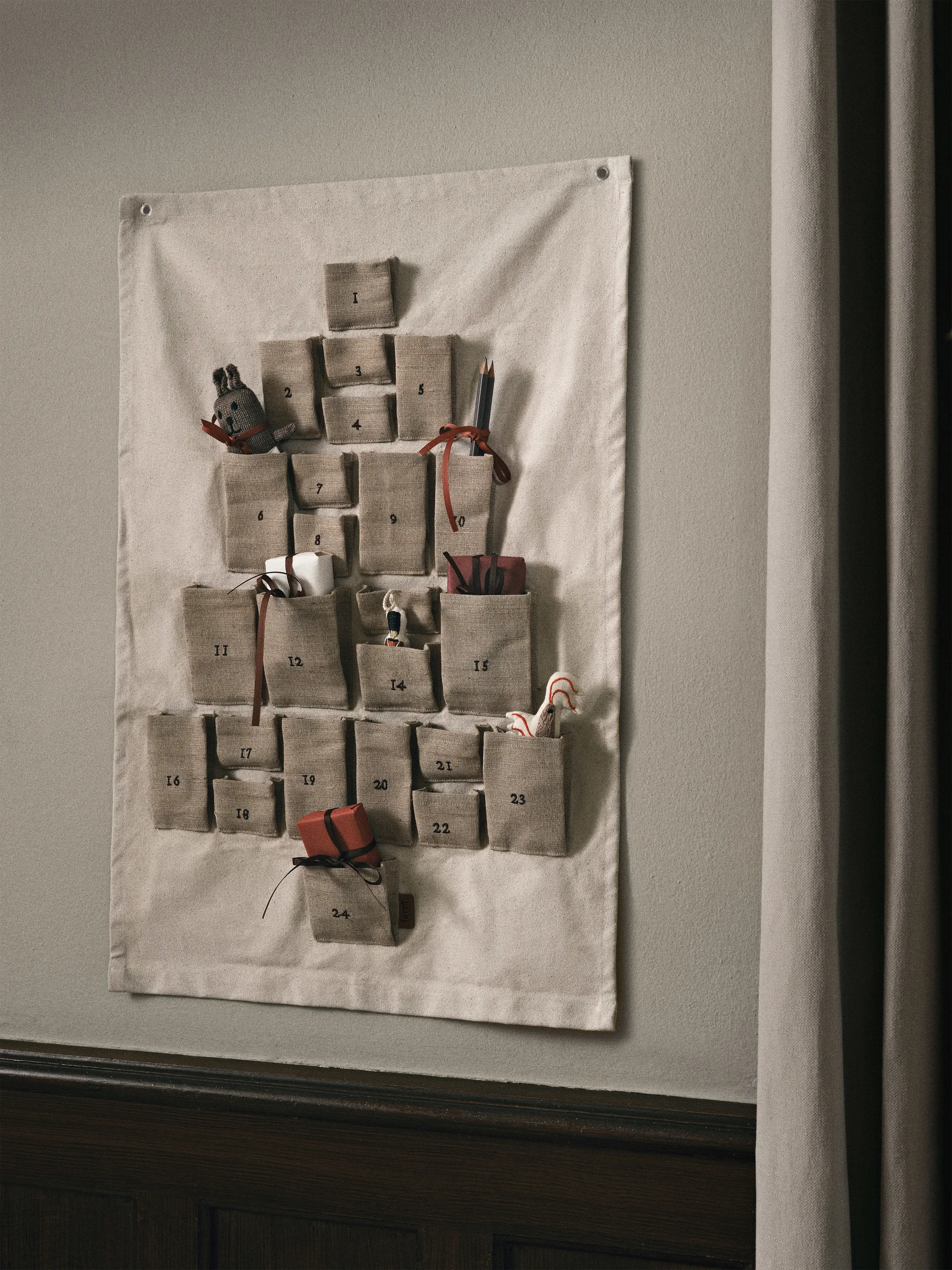 Pine Adventskalender, Mini, 50 x 69cm Ferm Living