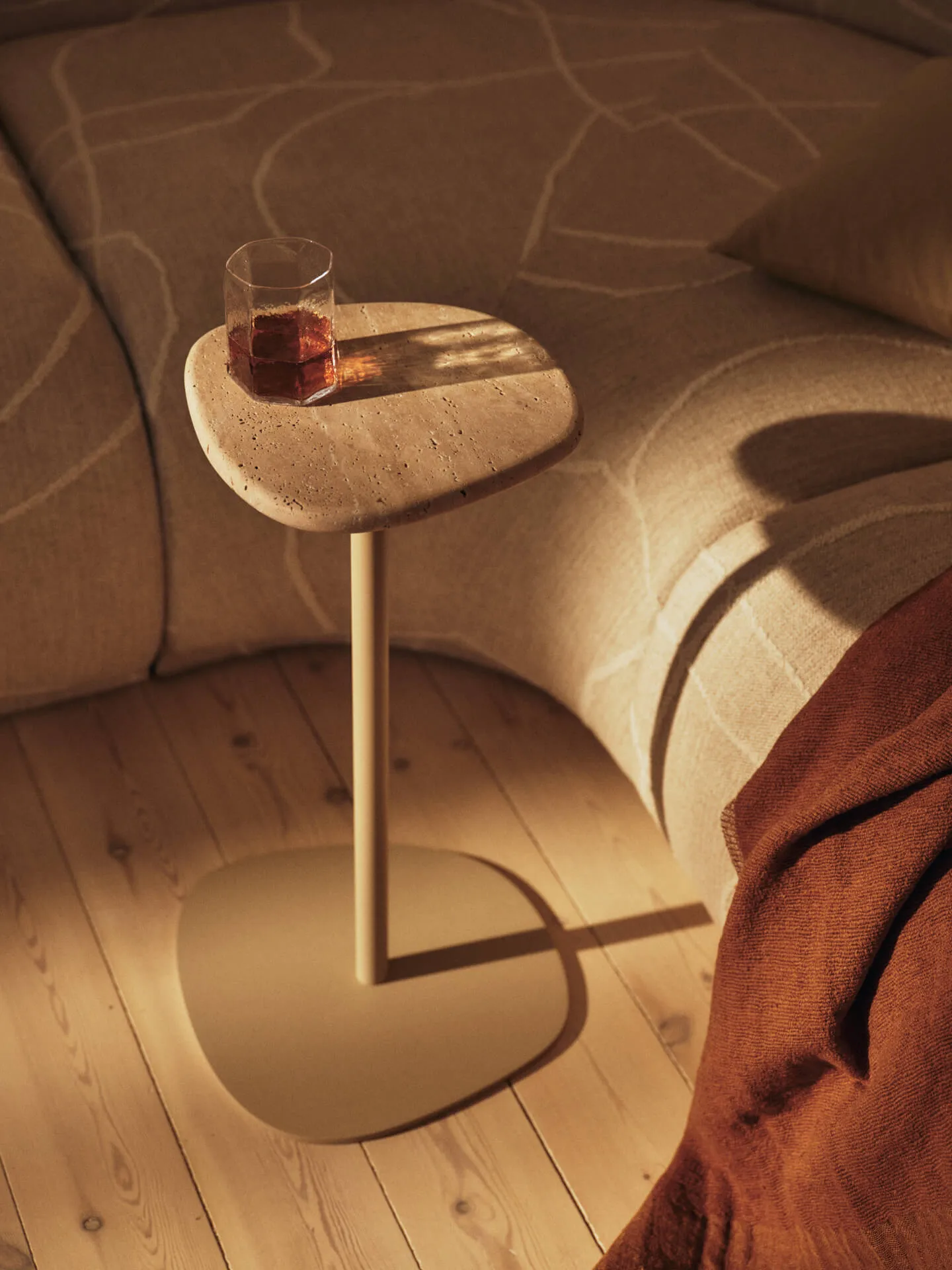 Plyo Beistelltisch, Light cashmere Ferm Living