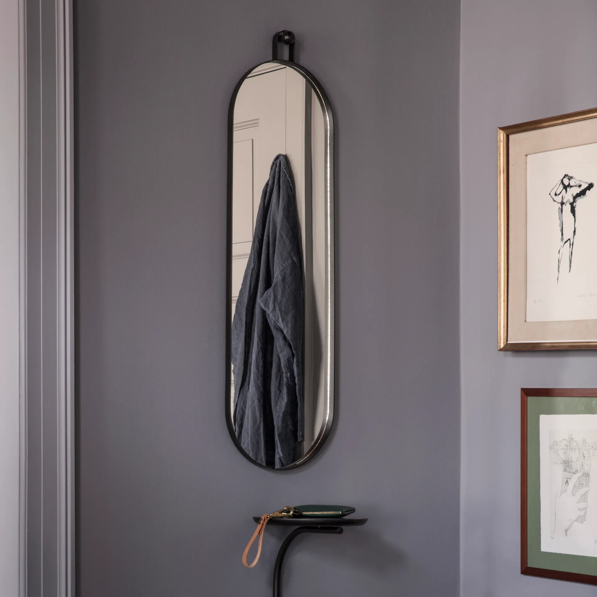 Poise ovaler Spiegel, Schwarz Ferm Living