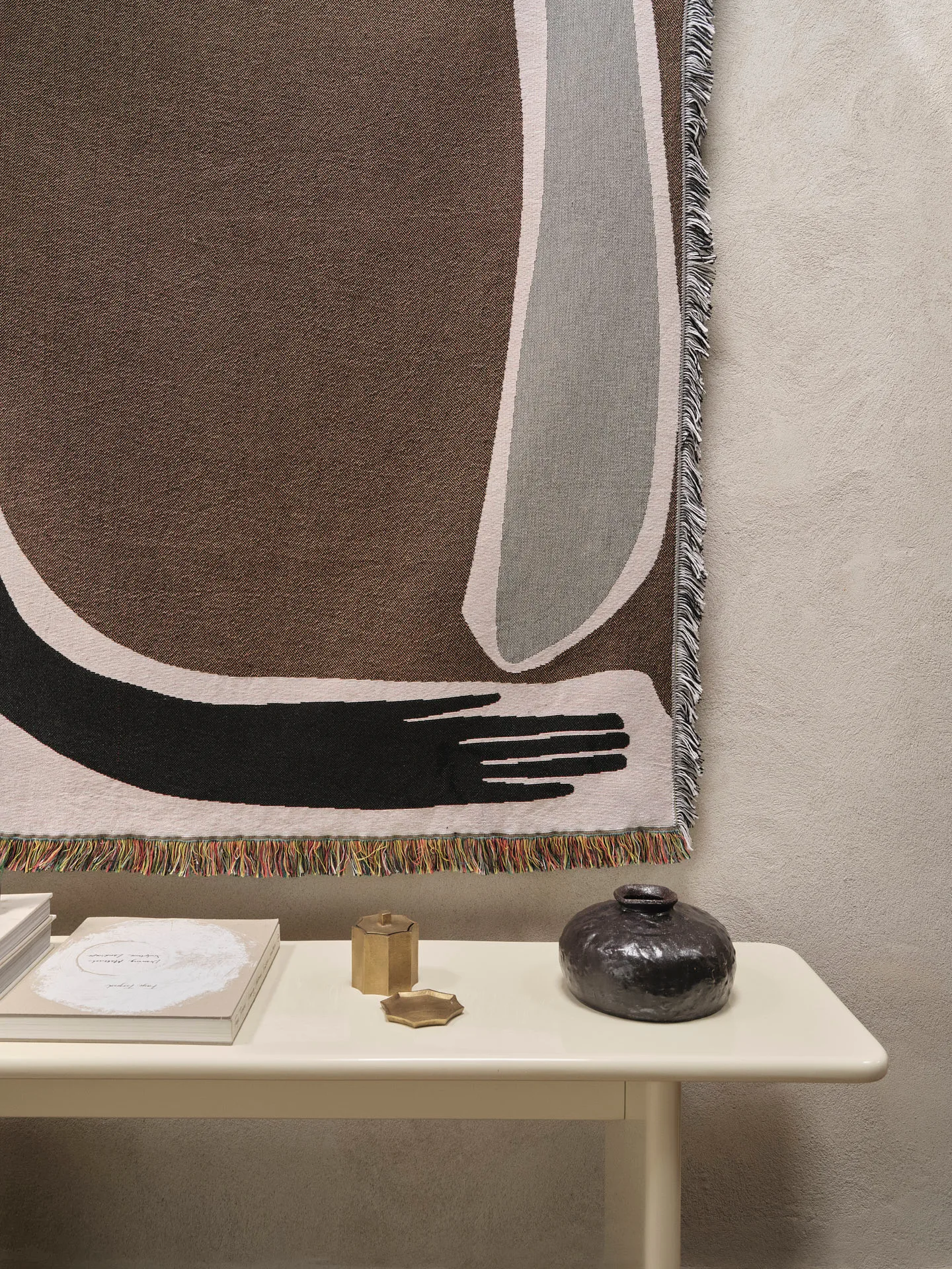 Pose Tapestry Decke 120x170 cm, Coffee Ferm Living