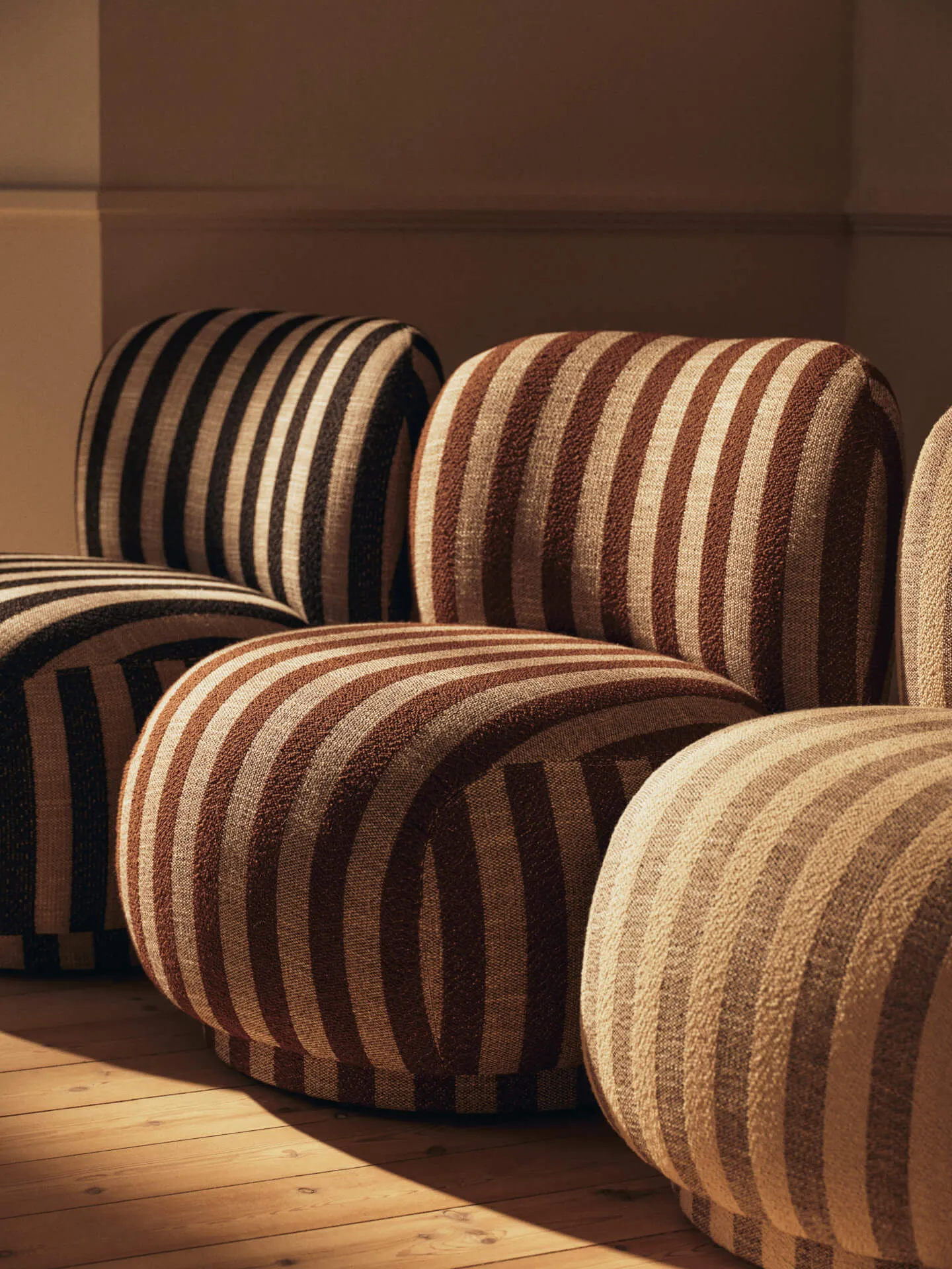 Rico Lounge Chair Piccolo Sessel, Louisiana, Sand-chocolate Ferm Living