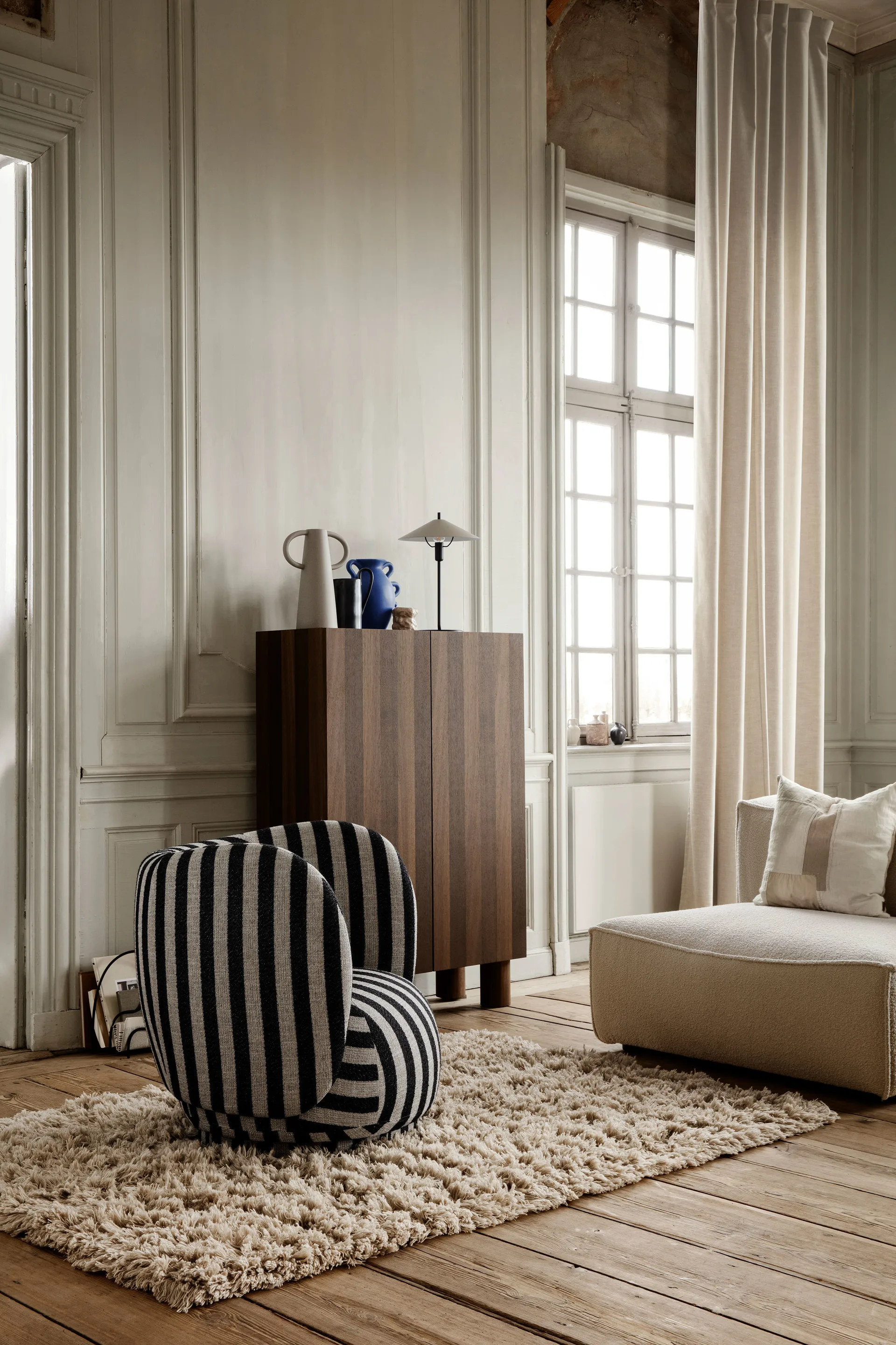 Rico lounge chair Sessel, Louisiana sand black Ferm Living