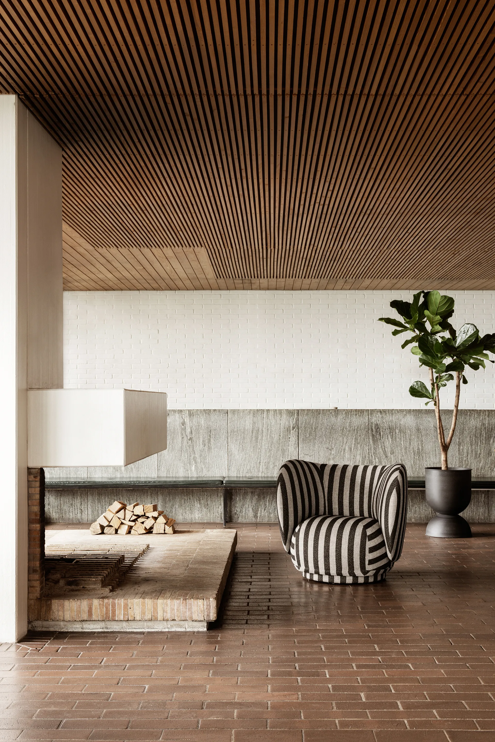 Rico lounge chair Sessel, Louisiana sand black Ferm Living