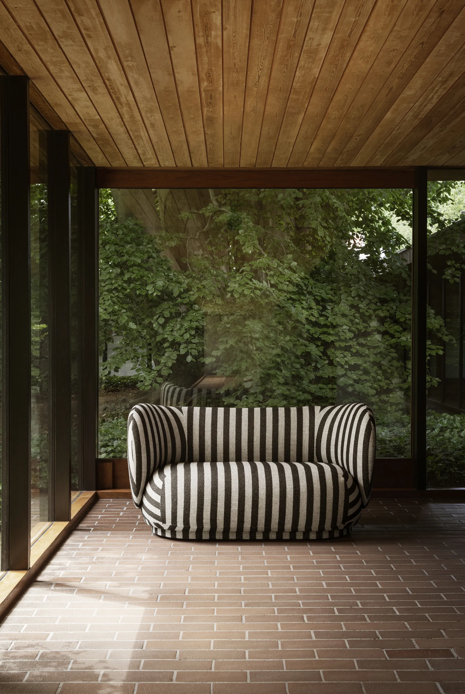 Rico Sofa 2-Sitzer, Louisiana sand black Ferm Living