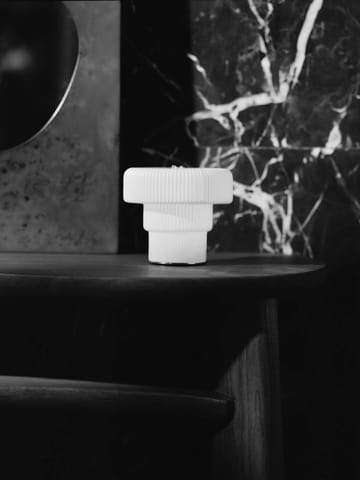 Ripple tragbare Tischleuchte 10 cm - White - Ferm Living