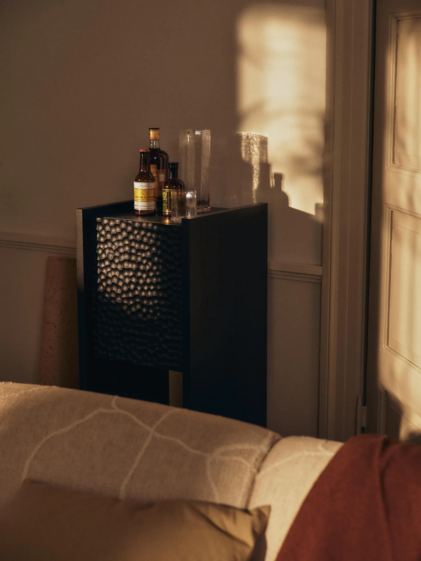 Scarni Schrank, Dunkel gebeizte Esche, 38x40x100 cm Ferm Living