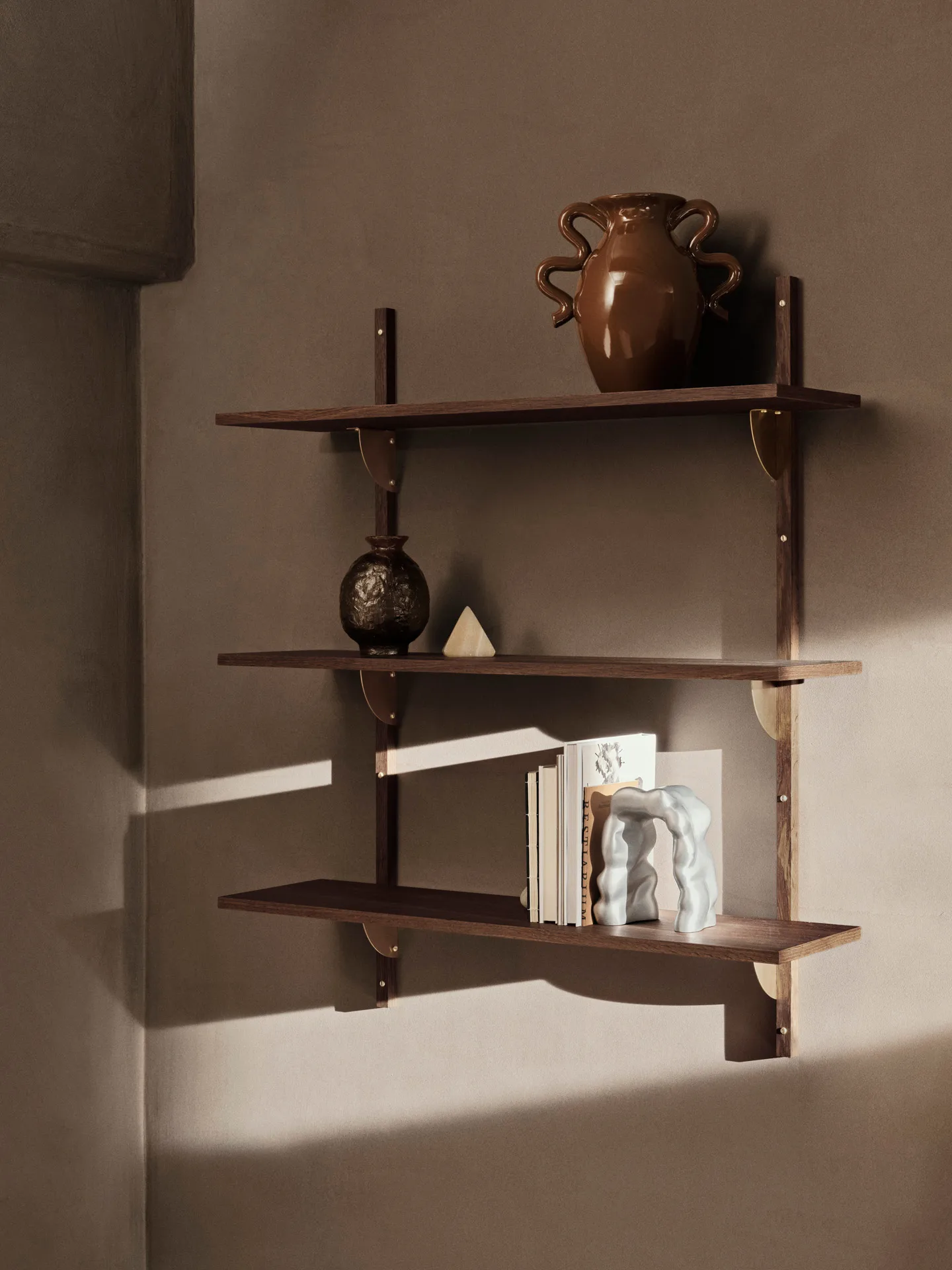 Sector Wandregal triple wide, Smoked Oak, brass Ferm Living