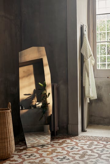 Shard Bodenspiegel 57,8 x 165cm - Black - ferm LIVING