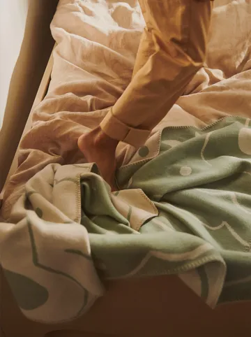 Skye Decke - Tea green-parchment, 80x120 cm - Ferm Living