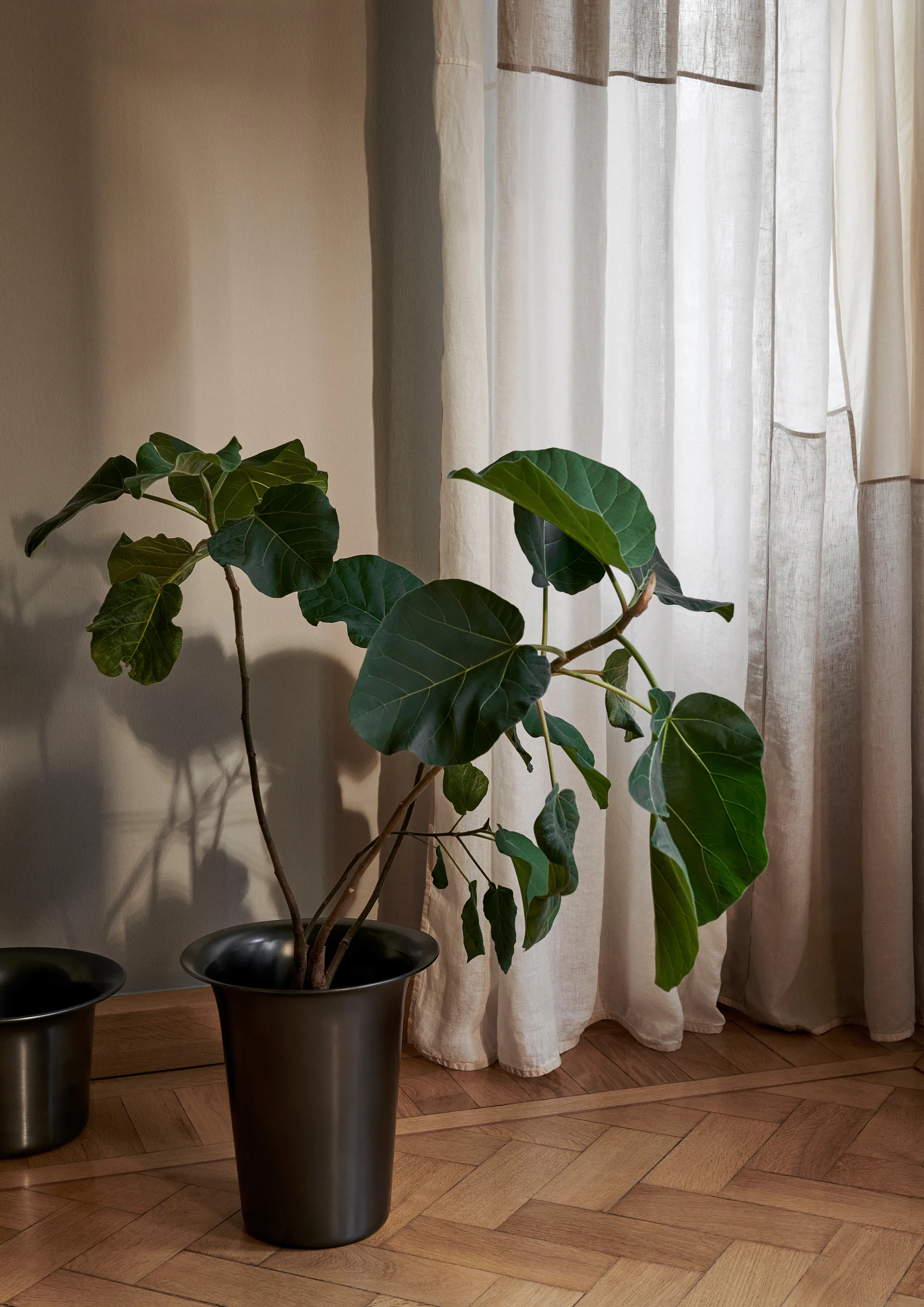 Spun alu Korb hoch Ø35cm, Blackened Aluminium Ferm Living