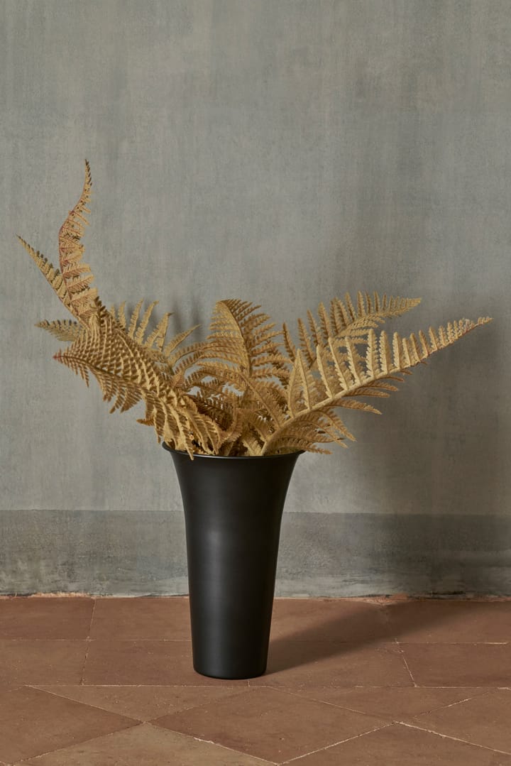 Spun Alu Vase Ø21,3 x 41,9cm, Blackened Aluminium Ferm Living