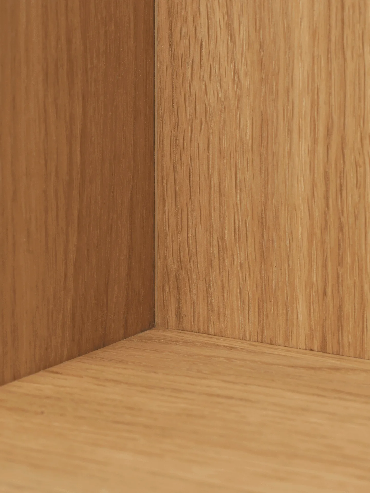 Stagger Wandregal low, Oiled Oak Ferm Living