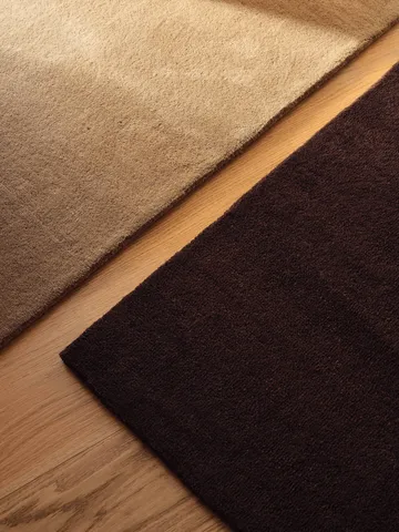 Stille getufteter Teppich - Dark pecan, 140x200 cm - Ferm Living