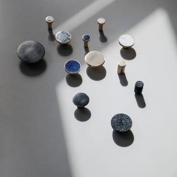 Stone Wandhaken klein - Weißer Marmor - Messing - Ferm Living