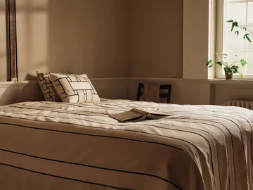 Twill Tagesdecke - Off-white-black, 180x260 cm - Ferm Living