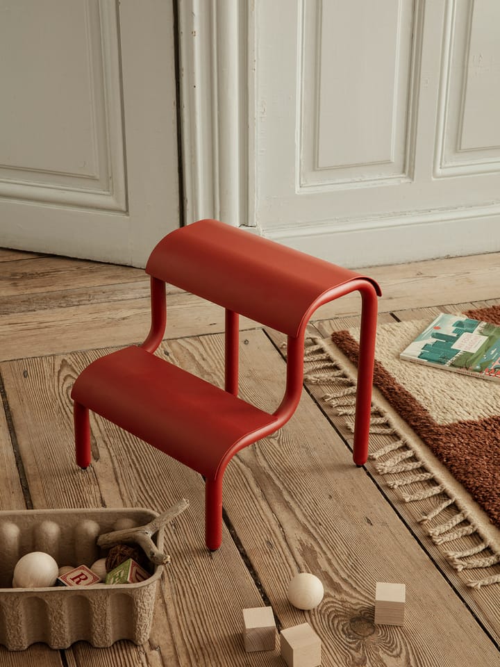 Up Tritthocker - Poppy Red - ferm LIVING