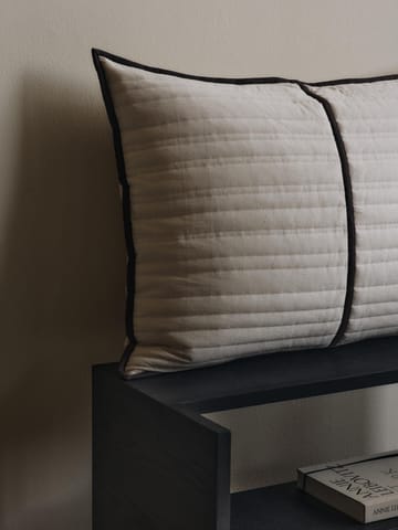Vari gesteppte Kissen 60x80 cm - Natural-dark chocolate - Ferm Living