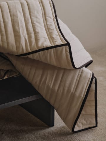 Vari gesteppte Tagesdecke - Natural-dark chocolate, 260x180 cm - Ferm Living