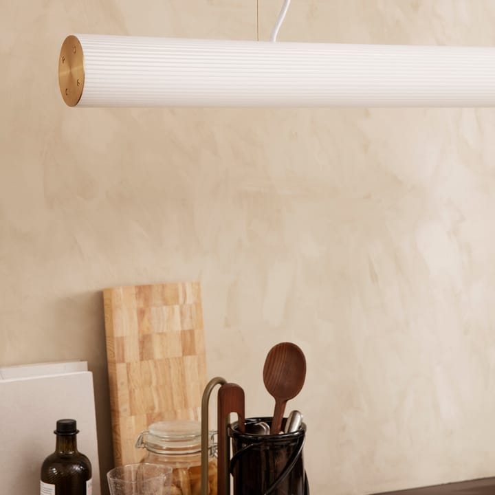 Vuelta Pendelleuchte 100cm, Weiß-Messing Ferm Living