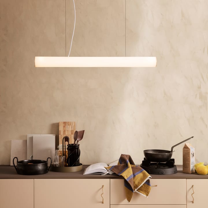 Vuelta Pendelleuchte 100cm, Weiß-Messing Ferm Living
