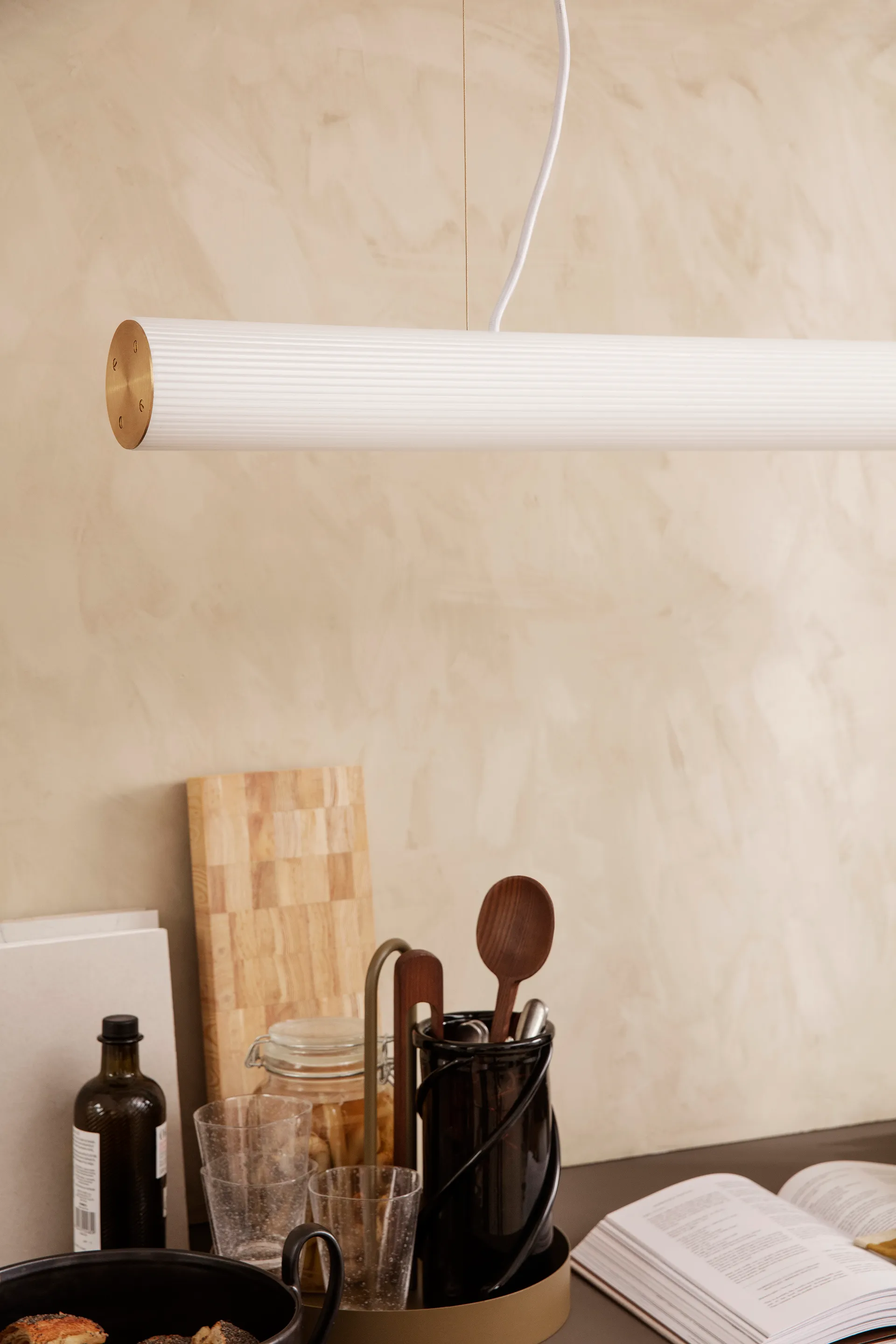 Vuelta Pendelleuchte II 100, White-brass Ferm Living