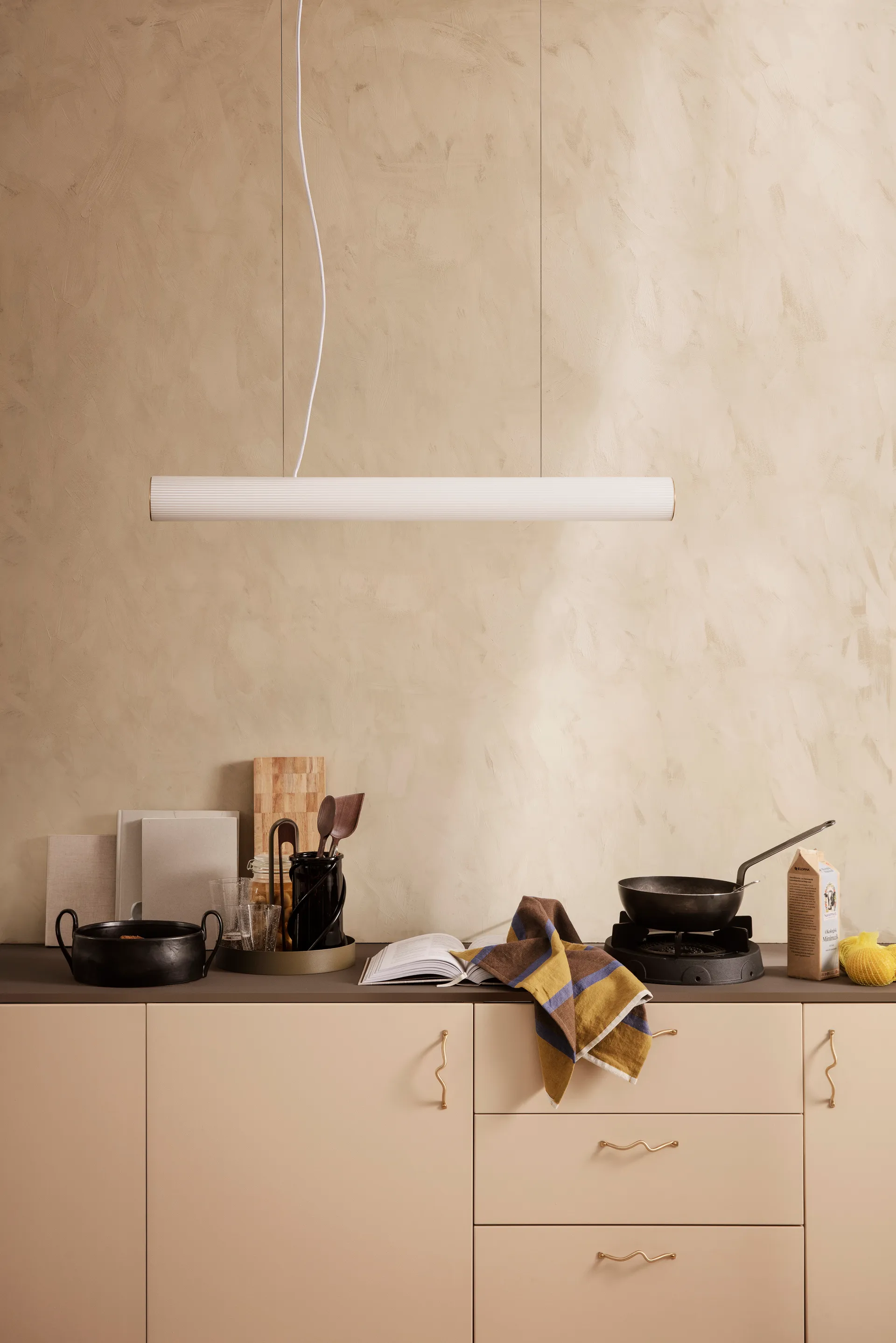 Vuelta Pendelleuchte II 100, White-brass Ferm Living