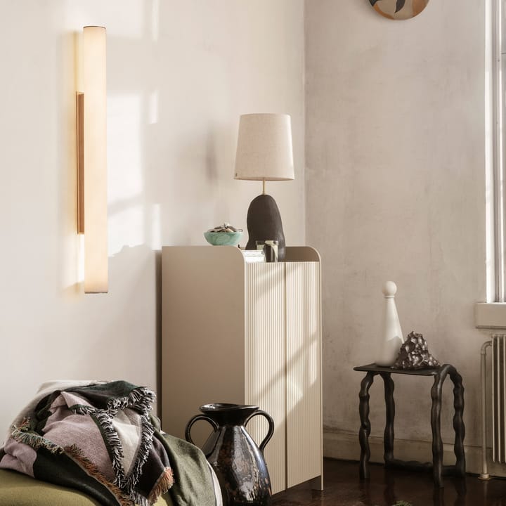 Vuelta Wandleuchte 100cm, Weiß-Messing Ferm Living