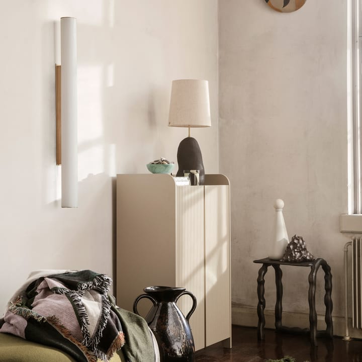 Vuelta Wandleuchte 100cm, Weiß-Messing Ferm Living