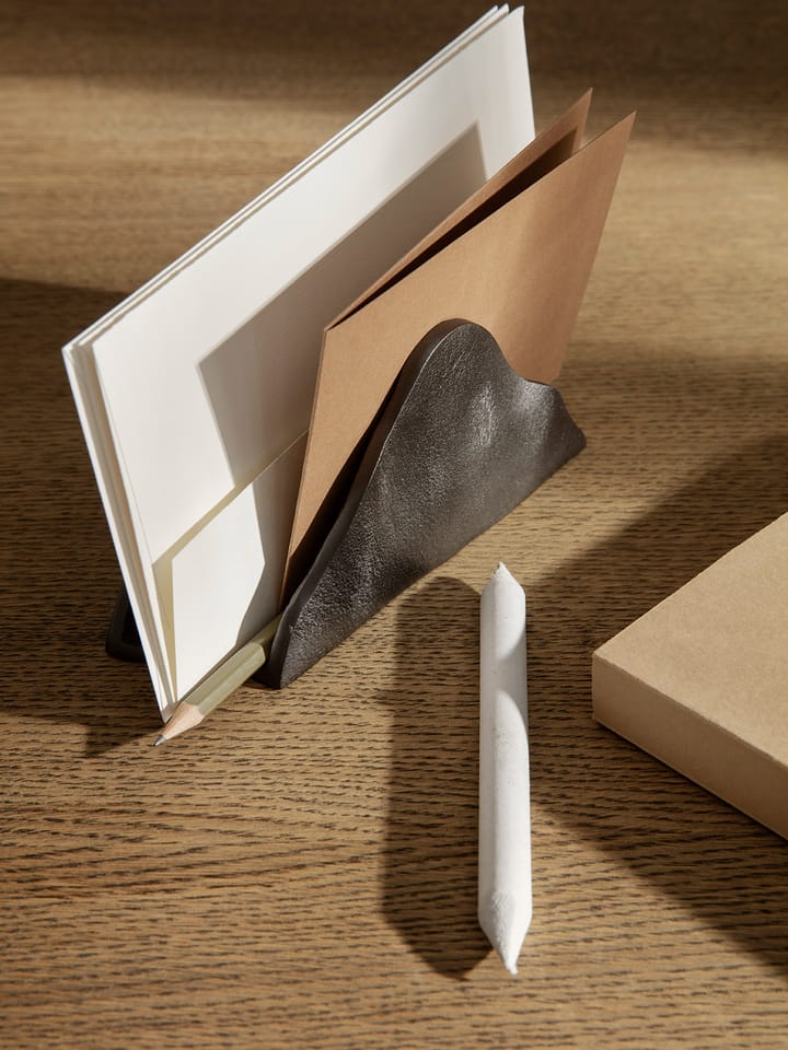 Yama Briefständer, Aluminium geschwärzt Ferm Living