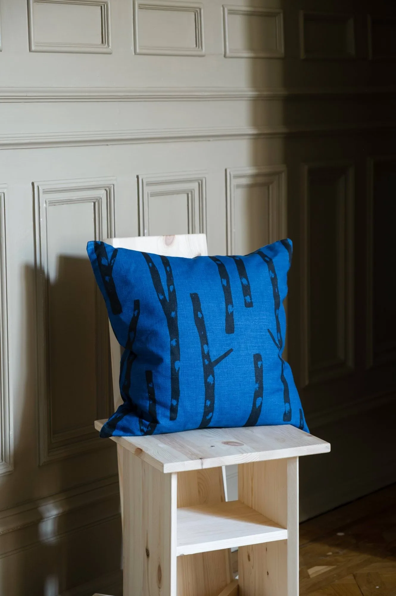 Birch Kissenbezug 48x48 cm, Blau-Schwarz Fine Little Day