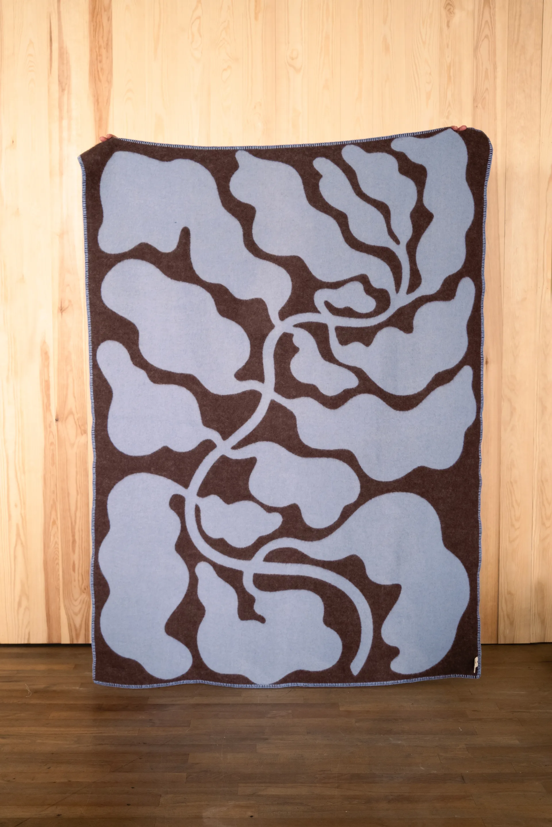 Leaves Decke 130x180 cm, Blue-brown Fine Little Day