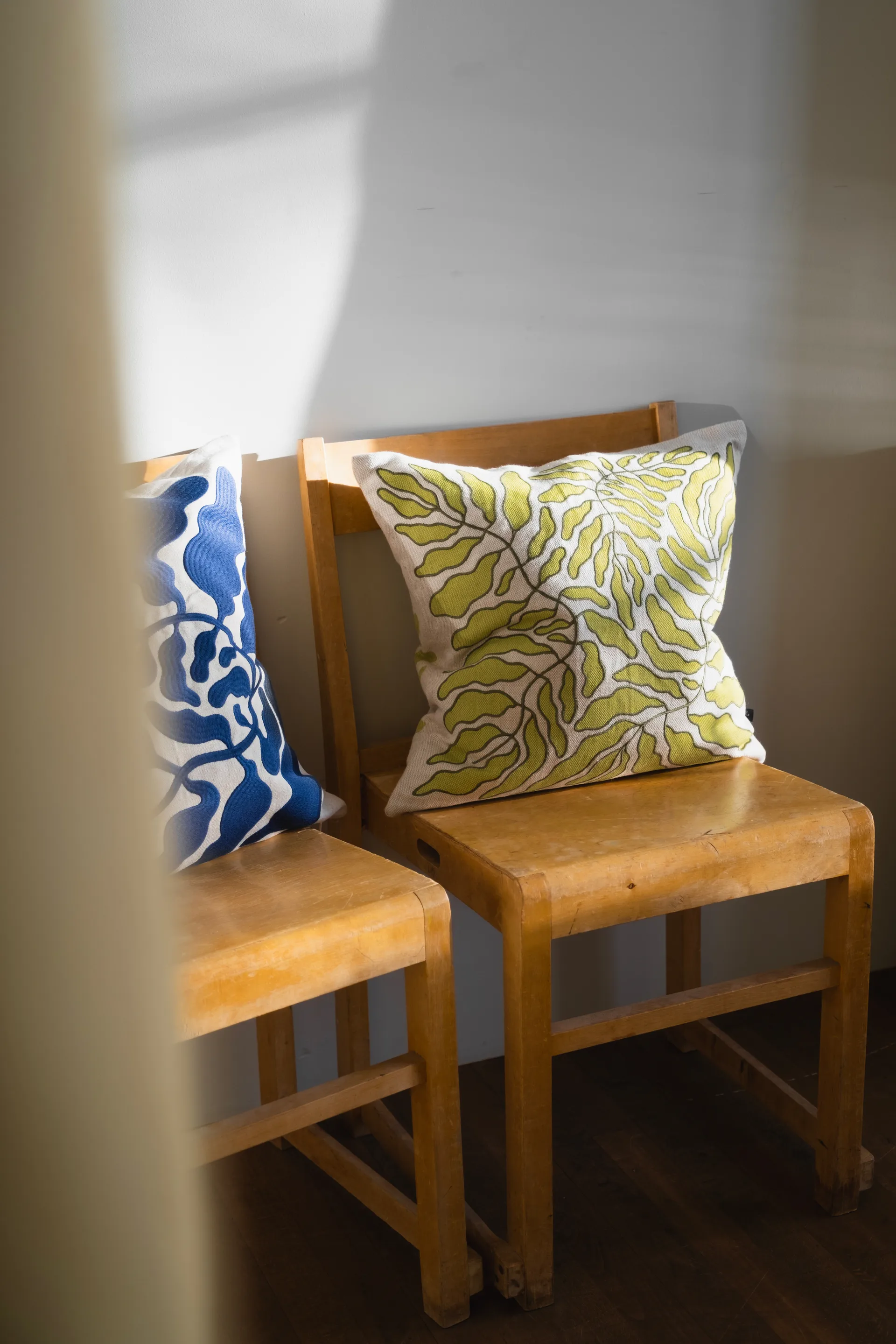 Leaves Kissenbezug bestickt 48x48 cm, Lime-nature Fine Little Day